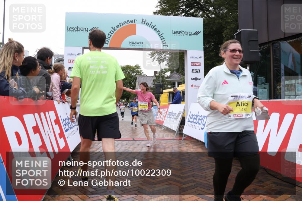 30.08.2026 - Blankeneser Heldenlauf Lena Gebhardt http://msf.ph/oto/10022309 30.08.2026 09:55:32 Ziel 1013, 1343, 1399, 1415, 1482, 1543 meine-sportfotos.de