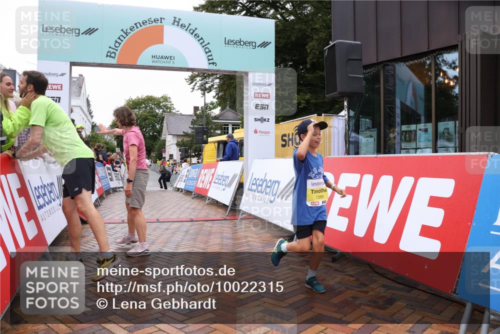 30.08.2026 - Blankeneser Heldenlauf Lena Gebhardt http://msf.ph/oto/10022315 30.08.2026 09:55:34 Ziel 1013, 1399, 1482, 1489 meine-sportfotos.de