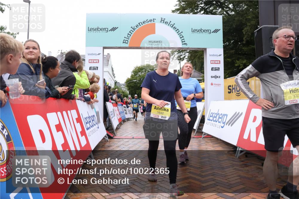 30.08.2026 - Blankeneser Heldenlauf Lena Gebhardt http://msf.ph/oto/10022365 30.08.2026 09:55:53 Ziel 1077, 1351, 1528, 1532, 1533, 1628, 1642, 1746, 1761 meine-sportfotos.de