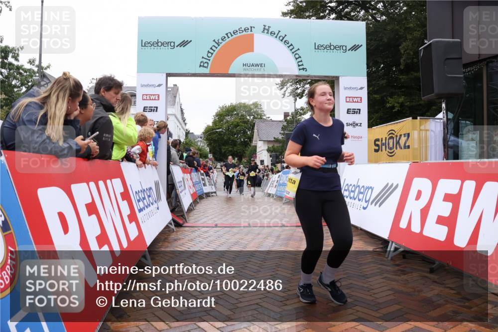 30.08.2026 - Blankeneser Heldenlauf Lena Gebhardt http://msf.ph/oto/10022486 30.08.2026 09:56:31 Ziel 1309, 1345, 1378 meine-sportfotos.de