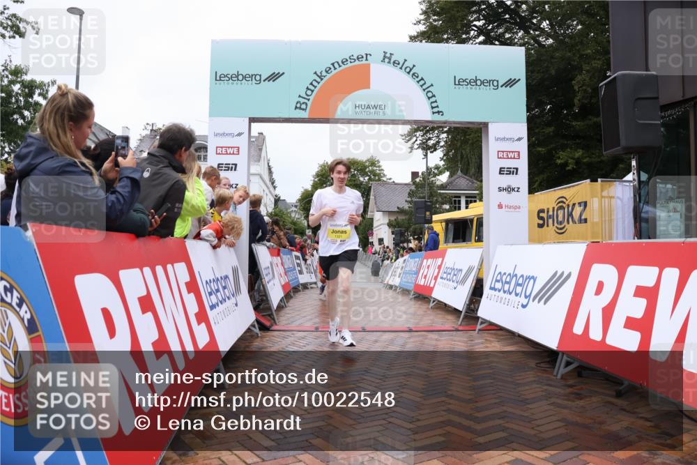 30.08.2026 - Blankeneser Heldenlauf Lena Gebhardt http://msf.ph/oto/10022548 30.08.2026 09:57:24 Ziel 1028, 1296, 1321, 1377, 1520 meine-sportfotos.de