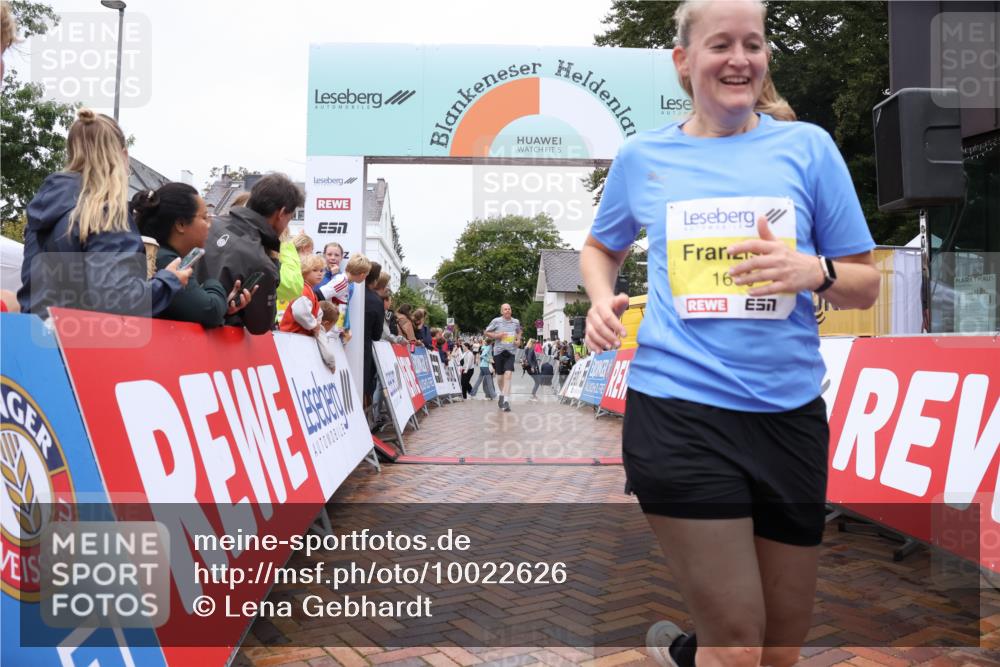 30.08.2026 - Blankeneser Heldenlauf Lena Gebhardt http://msf.ph/oto/10022626 30.08.2026 09:57:53 Ziel 1260, 1610, 1611, 1641, 1685, 1775 meine-sportfotos.de