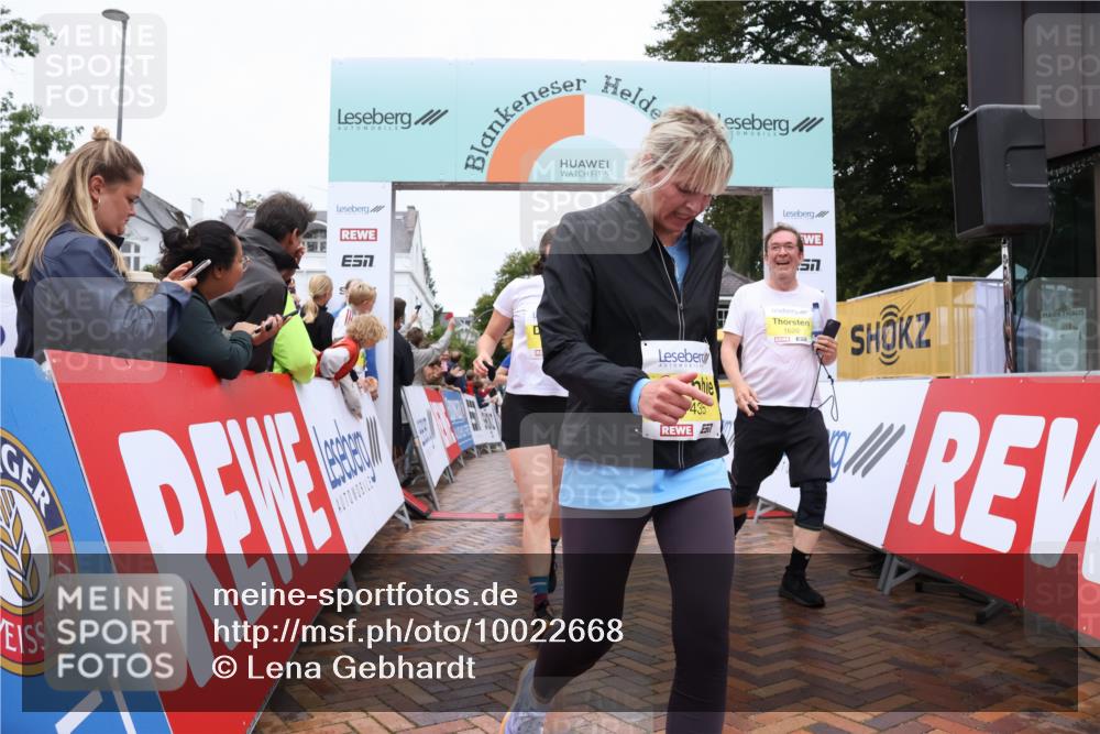 30.08.2026 - Blankeneser Heldenlauf Lena Gebhardt http://msf.ph/oto/10022668 30.08.2026 09:58:09 Ziel 1262, 1263, 1392, 1435, 1541, 1619, 1620, 1704 meine-sportfotos.de