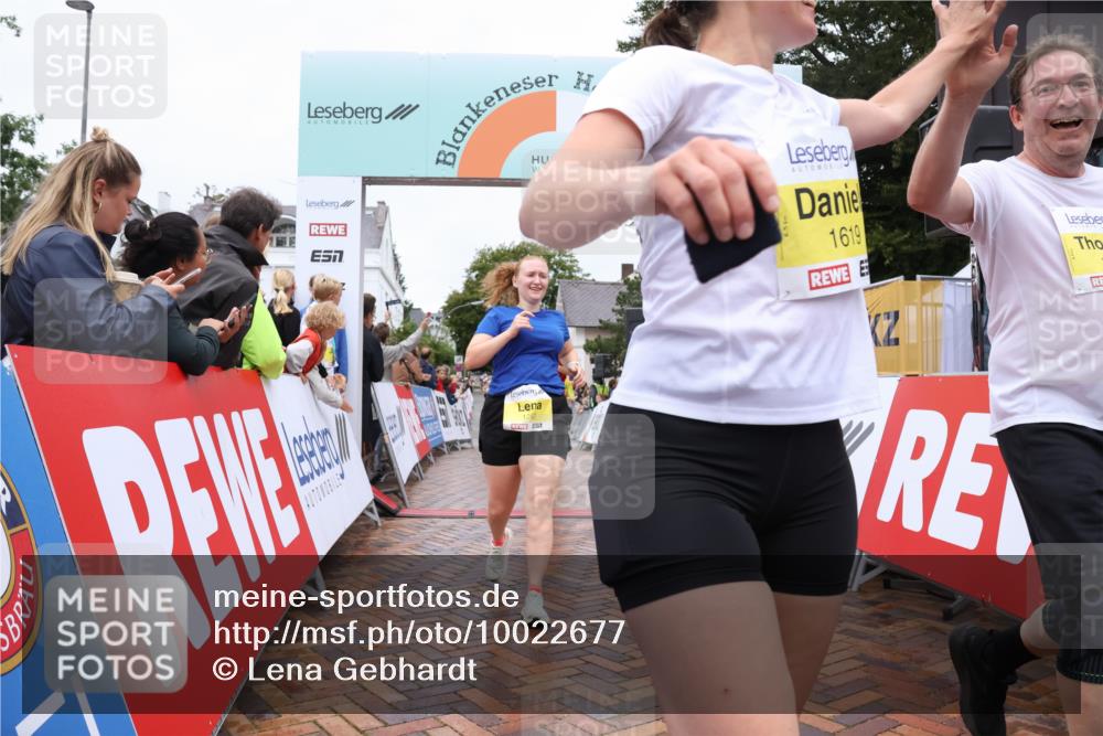 30.08.2026 - Blankeneser Heldenlauf Lena Gebhardt http://msf.ph/oto/10022677 30.08.2026 09:58:11 Ziel 1262, 1263, 1392, 1435, 1541, 1619, 1620, 1704 meine-sportfotos.de