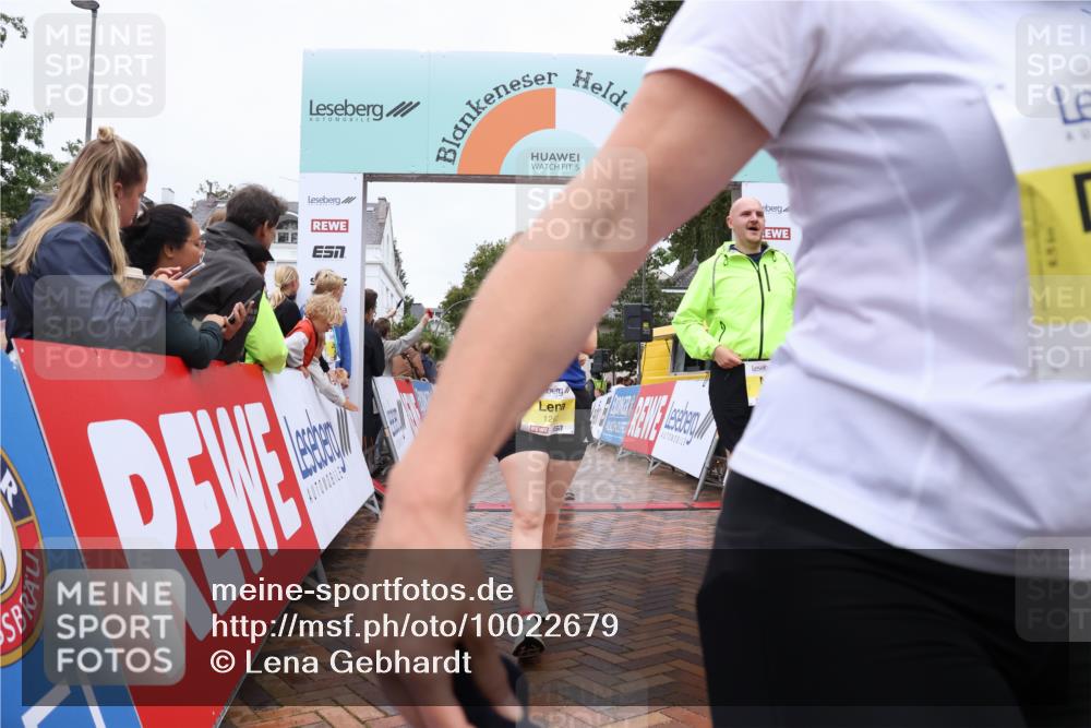 30.08.2026 - Blankeneser Heldenlauf Lena Gebhardt http://msf.ph/oto/10022679 30.08.2026 09:58:11 Ziel 1262, 1263, 1392, 1435, 1541, 1619, 1620, 1704 meine-sportfotos.de