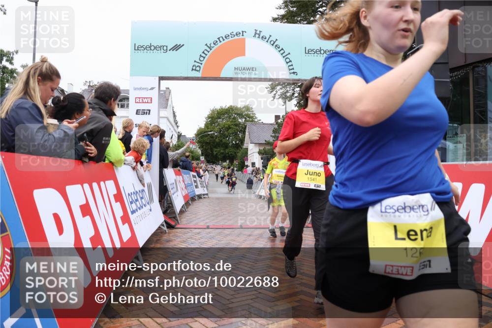 30.08.2026 - Blankeneser Heldenlauf Lena Gebhardt http://msf.ph/oto/10022688 30.08.2026 09:58:13 Ziel 1262, 1263, 1435, 1541, 1619, 1620, 1704 meine-sportfotos.de