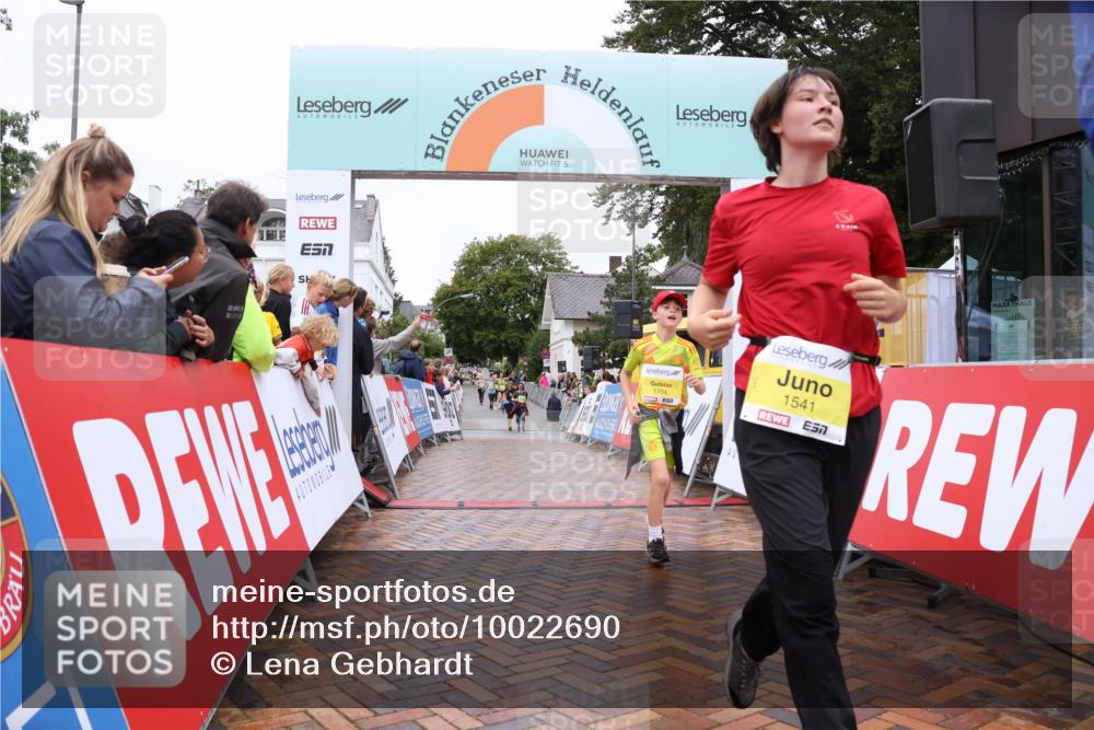 30.08.2026 - Blankeneser Heldenlauf Lena Gebhardt http://msf.ph/oto/10022690 30.08.2026 09:58:13 Ziel 1262, 1263, 1435, 1541, 1619, 1620, 1704 meine-sportfotos.de