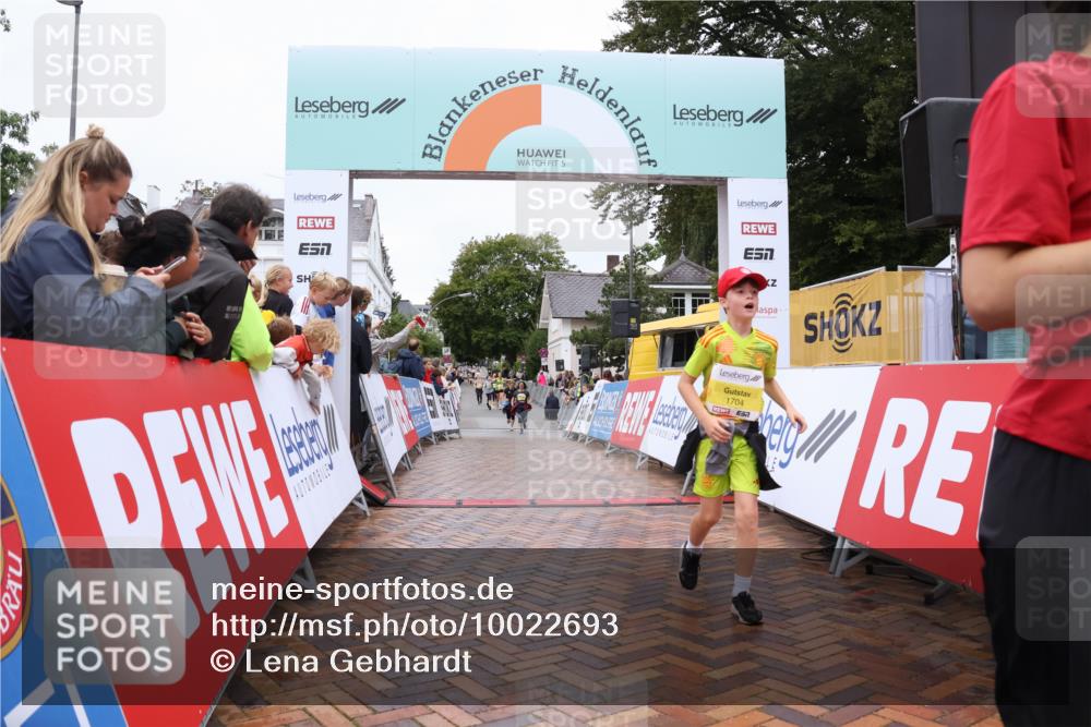 30.08.2026 - Blankeneser Heldenlauf Lena Gebhardt http://msf.ph/oto/10022693 30.08.2026 09:58:13 Ziel 1262, 1263, 1435, 1541, 1619, 1620, 1704 meine-sportfotos.de