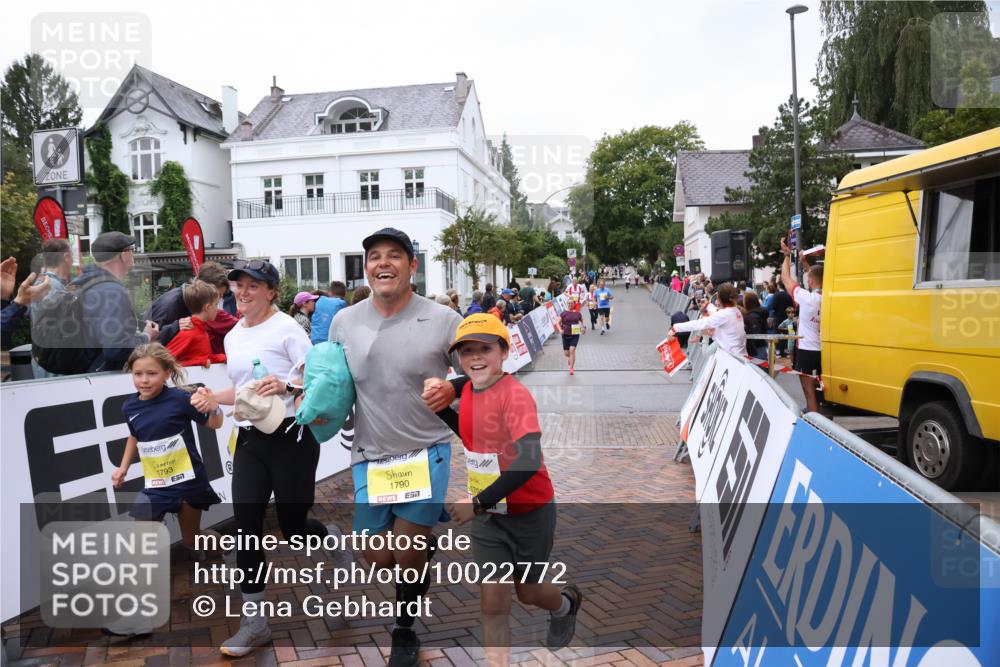 30.08.2026 - Blankeneser Heldenlauf Lena Gebhardt http://msf.ph/oto/10022772 30.08.2026 09:59:12 Ziel 1790, 1791, 1792, 1793 meine-sportfotos.de