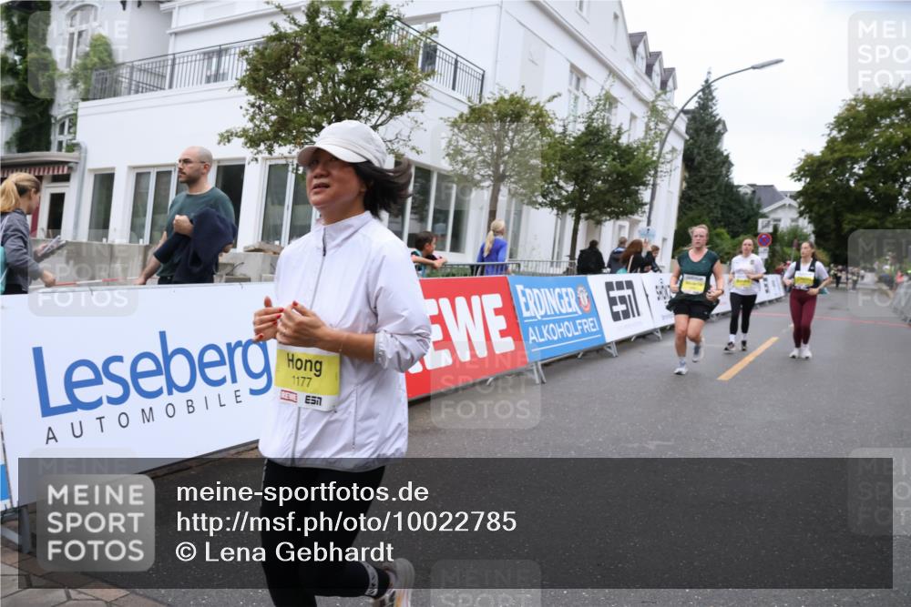 30.08.2026 - Blankeneser Heldenlauf Lena Gebhardt http://msf.ph/oto/10022785 30.08.2026 09:59:31 Ziel 1326, 1560, 1561 meine-sportfotos.de