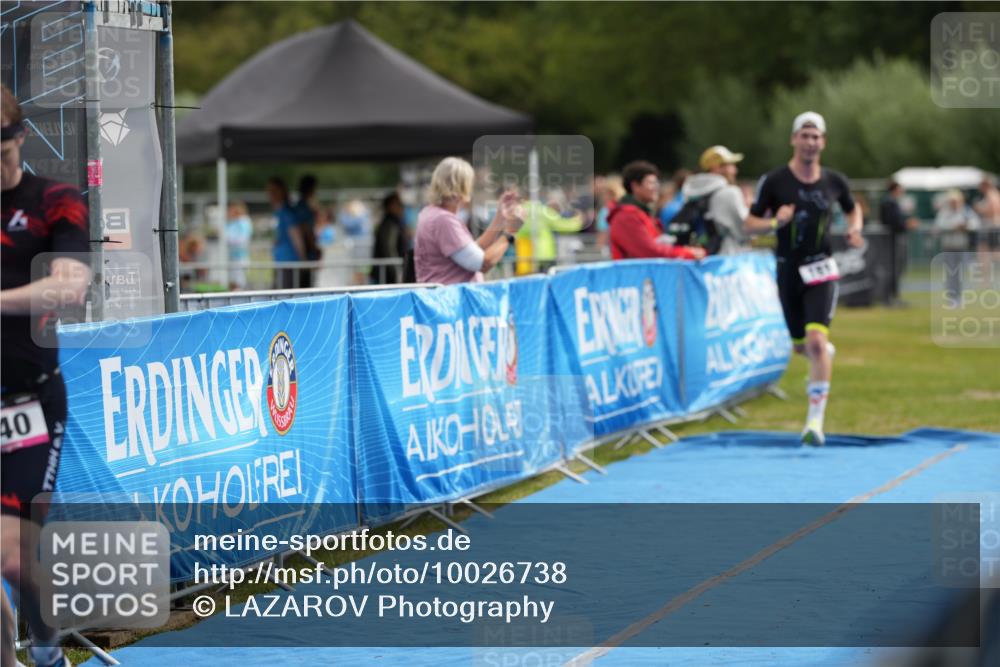 30.08.2026 - Elbe Triathlon Hamburg LAZAROV Photography http://msf.ph/oto/10026738 30.08.2026 10:10:01 Ziel 181, 240 meine-sportfotos.de