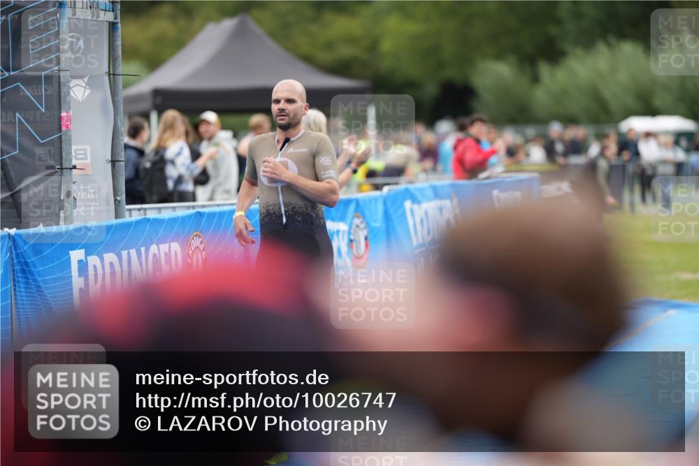 30.08.2026 - Elbe Triathlon Hamburg LAZAROV Photography http://msf.ph/oto/10026747 30.08.2026 10:10:38 Ziel 221 meine-sportfotos.de