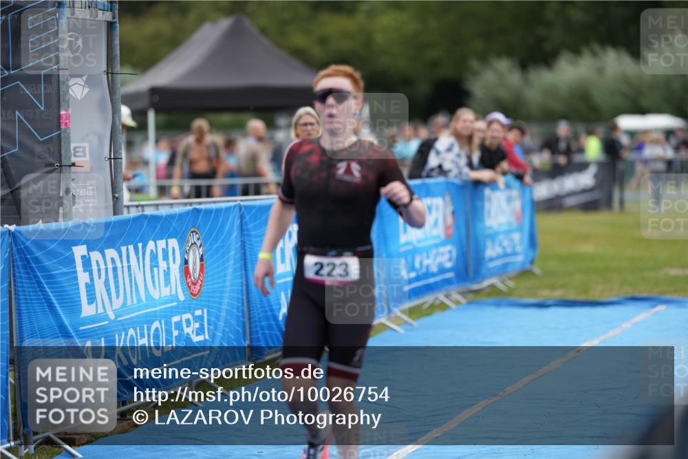 30.08.2026 - Elbe Triathlon Hamburg LAZAROV Photography http://msf.ph/oto/10026754 30.08.2026 10:12:53 Ziel 223 meine-sportfotos.de