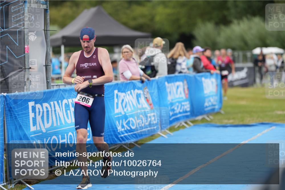 30.08.2026 - Elbe Triathlon Hamburg LAZAROV Photography http://msf.ph/oto/10026764 30.08.2026 10:14:08 Ziel 206 meine-sportfotos.de