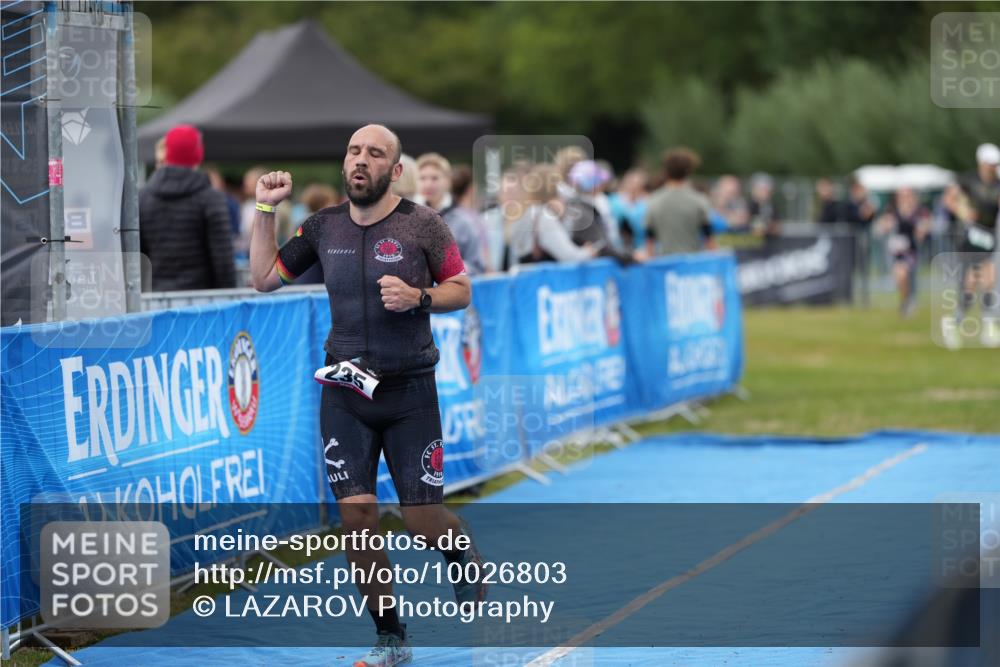 30.08.2026 - Elbe Triathlon Hamburg LAZAROV Photography http://msf.ph/oto/10026803 30.08.2026 10:18:56 Ziel 235 meine-sportfotos.de