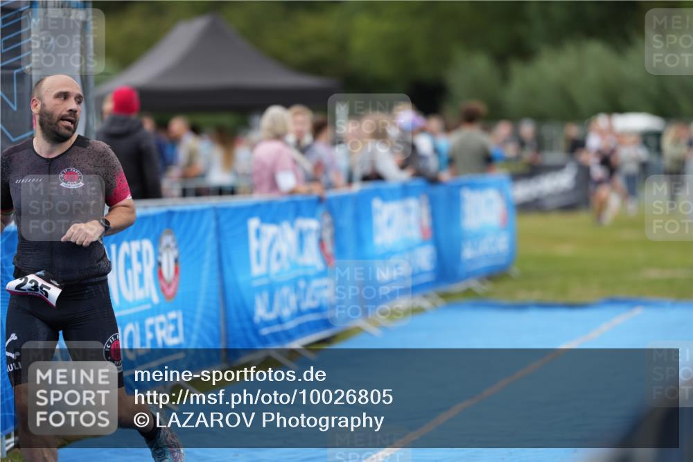 30.08.2026 - Elbe Triathlon Hamburg LAZAROV Photography http://msf.ph/oto/10026805 30.08.2026 10:18:57 Ziel 235 meine-sportfotos.de