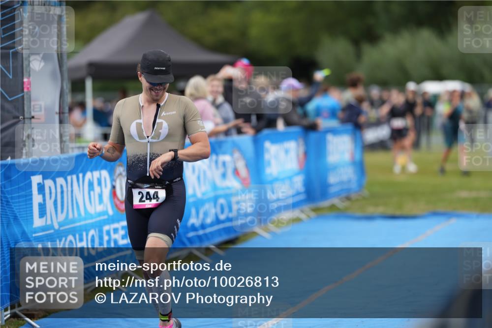 30.08.2026 - Elbe Triathlon Hamburg LAZAROV Photography http://msf.ph/oto/10026813 30.08.2026 10:20:07 Ziel 244 meine-sportfotos.de