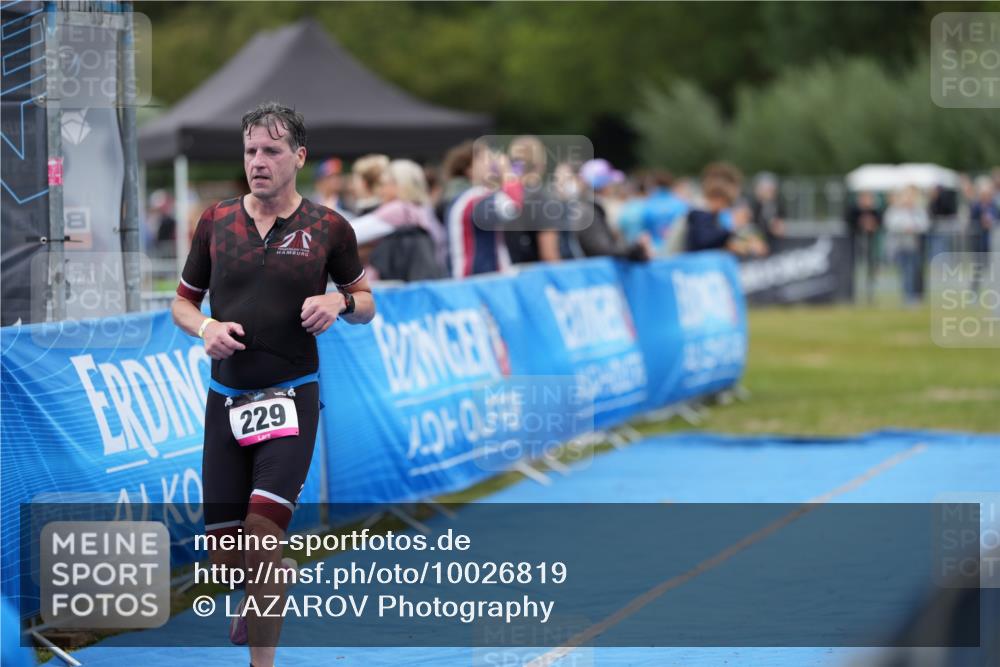 30.08.2026 - Elbe Triathlon Hamburg LAZAROV Photography http://msf.ph/oto/10026819 30.08.2026 10:21:10 Ziel 229 meine-sportfotos.de