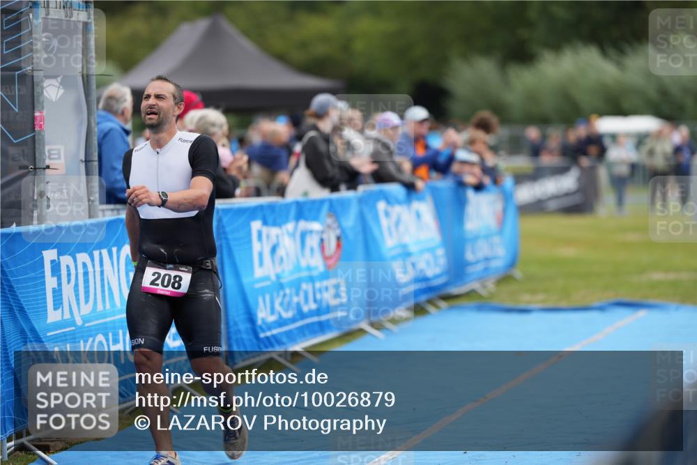 30.08.2026 - Elbe Triathlon Hamburg LAZAROV Photography http://msf.ph/oto/10026879 30.08.2026 10:31:13 Ziel 208 meine-sportfotos.de