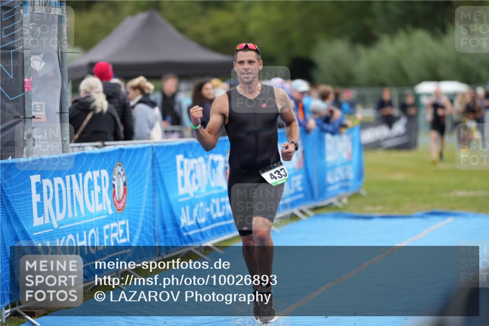 30.08.2026 - Elbe Triathlon Hamburg LAZAROV Photography http://msf.ph/oto/10026893 30.08.2026 10:32:51 Ziel 298, 433 meine-sportfotos.de