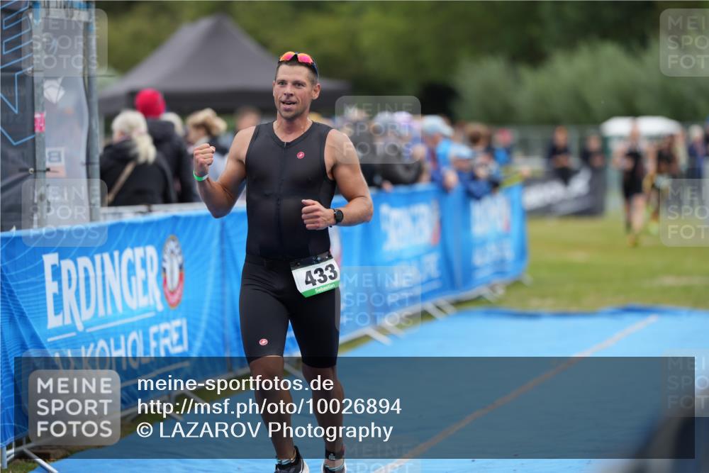 30.08.2026 - Elbe Triathlon Hamburg LAZAROV Photography http://msf.ph/oto/10026894 30.08.2026 10:32:51 Ziel 298, 433 meine-sportfotos.de
