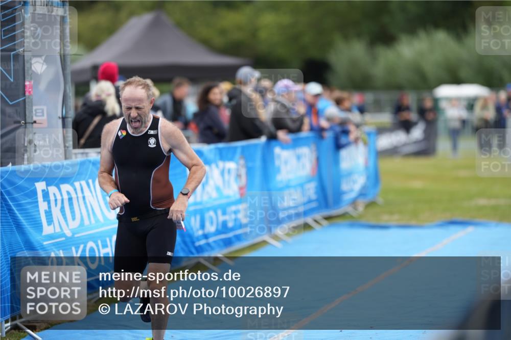 30.08.2026 - Elbe Triathlon Hamburg LAZAROV Photography http://msf.ph/oto/10026897 30.08.2026 10:32:58 Ziel 298 meine-sportfotos.de