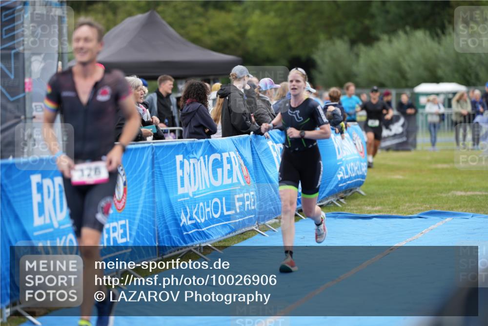30.08.2026 - Elbe Triathlon Hamburg LAZAROV Photography http://msf.ph/oto/10026906 30.08.2026 10:33:28 Ziel 326, 382 meine-sportfotos.de