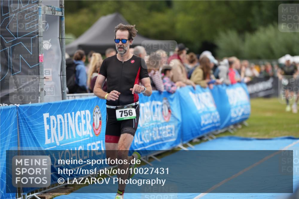 30.08.2026 - Elbe Triathlon Hamburg LAZAROV Photography http://msf.ph/oto/10027431 30.08.2026 11:05:43 Ziel 747, 756 meine-sportfotos.de