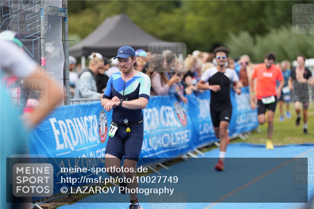 30.08.2026 - Elbe Triathlon Hamburg LAZAROV Photography http://msf.ph/oto/10027749 30.08.2026 11:17:06 Ziel 451, 526, 631, 1004, 1028 meine-sportfotos.de