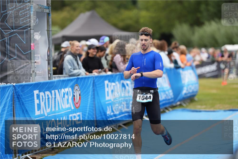 30.08.2026 - Elbe Triathlon Hamburg LAZAROV Photography http://msf.ph/oto/10027814 30.08.2026 11:19:22 Ziel 995, 1044 meine-sportfotos.de