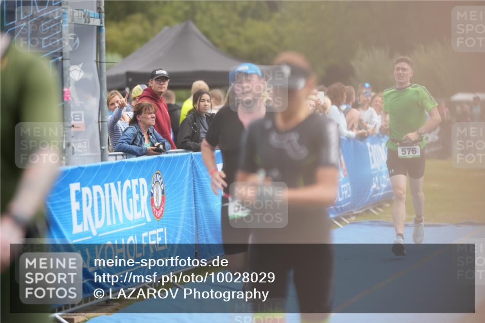 30.08.2026 - Elbe Triathlon Hamburg LAZAROV Photography http://msf.ph/oto/10028029 30.08.2026 11:25:50 Ziel 556, 576, 948 meine-sportfotos.de
