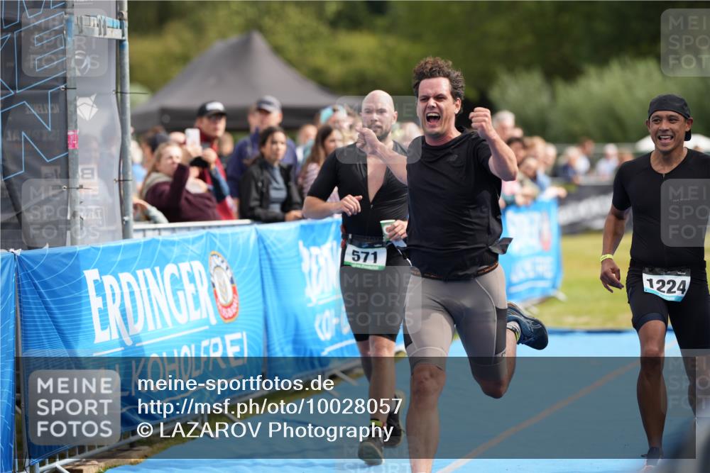 30.08.2026 - Elbe Triathlon Hamburg LAZAROV Photography http://msf.ph/oto/10028057 30.08.2026 11:26:49 Ziel 571, 1119, 1203, 1224 meine-sportfotos.de