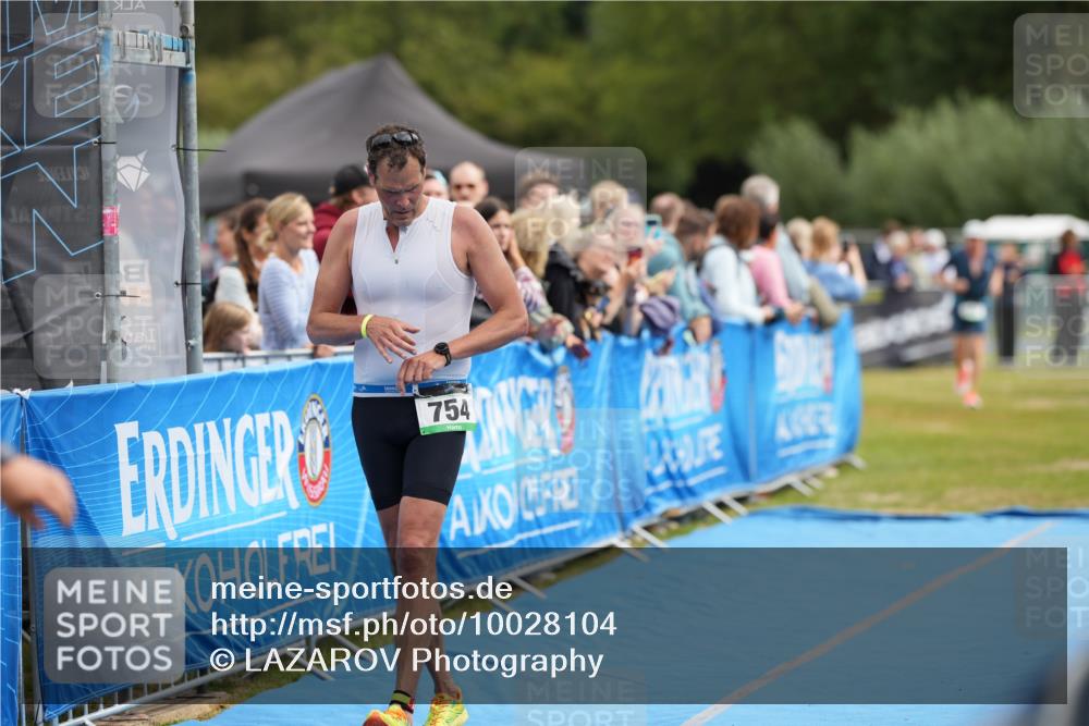 30.08.2026 - Elbe Triathlon Hamburg LAZAROV Photography http://msf.ph/oto/10028104 30.08.2026 11:28:05 Ziel 754, 1068, 1103 meine-sportfotos.de