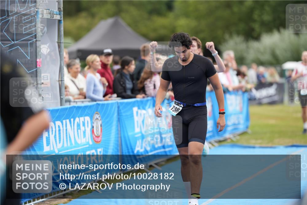 30.08.2026 - Elbe Triathlon Hamburg LAZAROV Photography http://msf.ph/oto/10028182 30.08.2026 11:30:59 Ziel 1018, 1306, 1442 meine-sportfotos.de