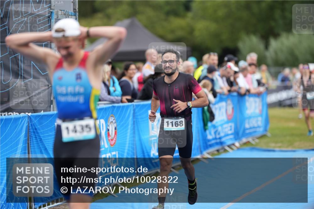 30.08.2026 - Elbe Triathlon Hamburg LAZAROV Photography http://msf.ph/oto/10028322 30.08.2026 11:35:55 Ziel 1168, 1295, 1435, 1439 meine-sportfotos.de
