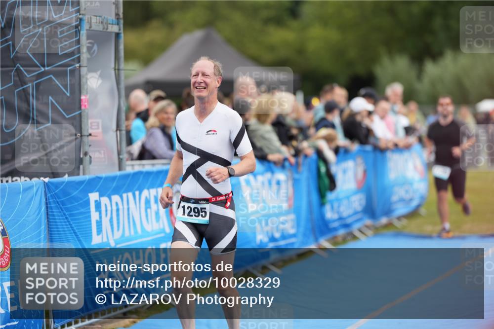 30.08.2026 - Elbe Triathlon Hamburg LAZAROV Photography http://msf.ph/oto/10028329 30.08.2026 11:36:04 Ziel 929, 1139, 1295, 1305 meine-sportfotos.de