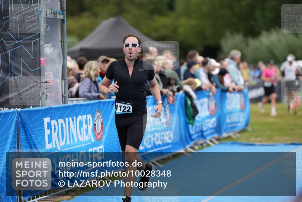 30.08.2026 - Elbe Triathlon Hamburg LAZAROV Photography http://msf.ph/oto/10028348 30.08.2026 11:37:15 Ziel 800, 1122, 1341 meine-sportfotos.de