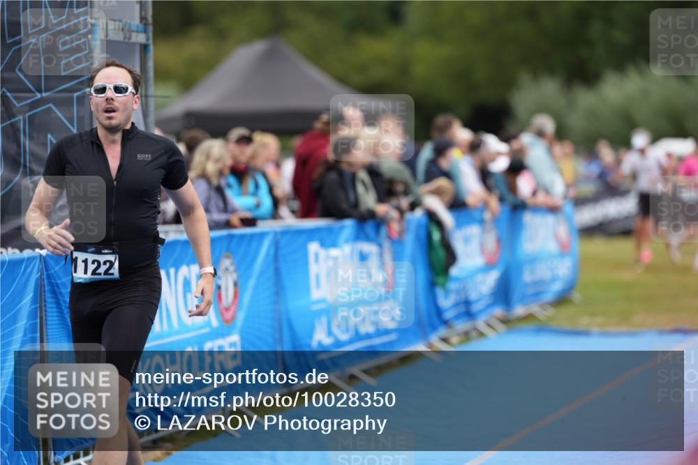 30.08.2026 - Elbe Triathlon Hamburg LAZAROV Photography http://msf.ph/oto/10028350 30.08.2026 11:37:16 Ziel 800, 1122, 1341 meine-sportfotos.de