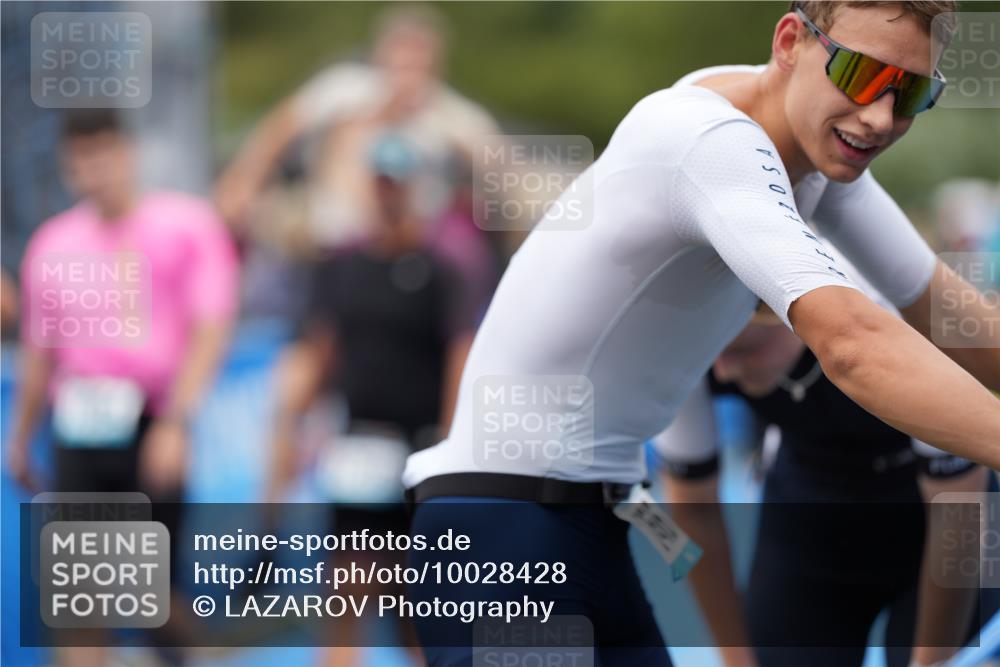 30.08.2026 - Elbe Triathlon Hamburg LAZAROV Photography http://msf.ph/oto/10028428 30.08.2026 11:39:21 Ziel 709, 992, 1064, 1123, 1125, 1205, 1214, 1256 meine-sportfotos.de