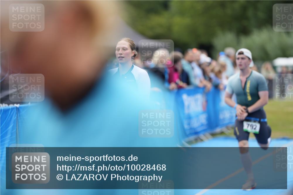30.08.2026 - Elbe Triathlon Hamburg LAZAROV Photography http://msf.ph/oto/10028468 30.08.2026 11:42:21 Ziel 792, 817, 864 meine-sportfotos.de