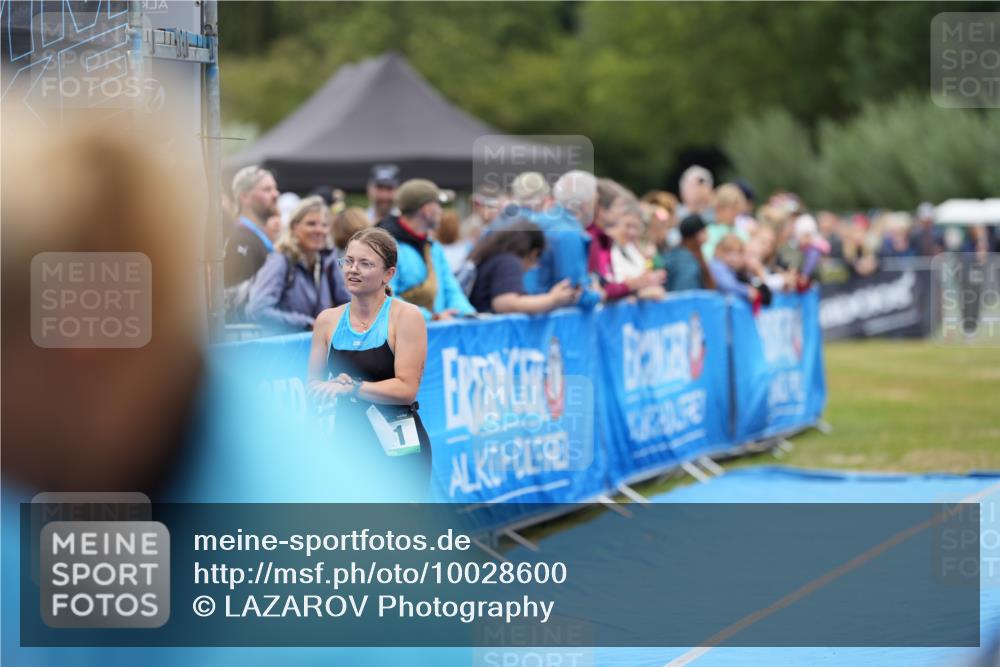 30.08.2026 - Elbe Triathlon Hamburg LAZAROV Photography http://msf.ph/oto/10028600 30.08.2026 11:48:11 Ziel 821 meine-sportfotos.de