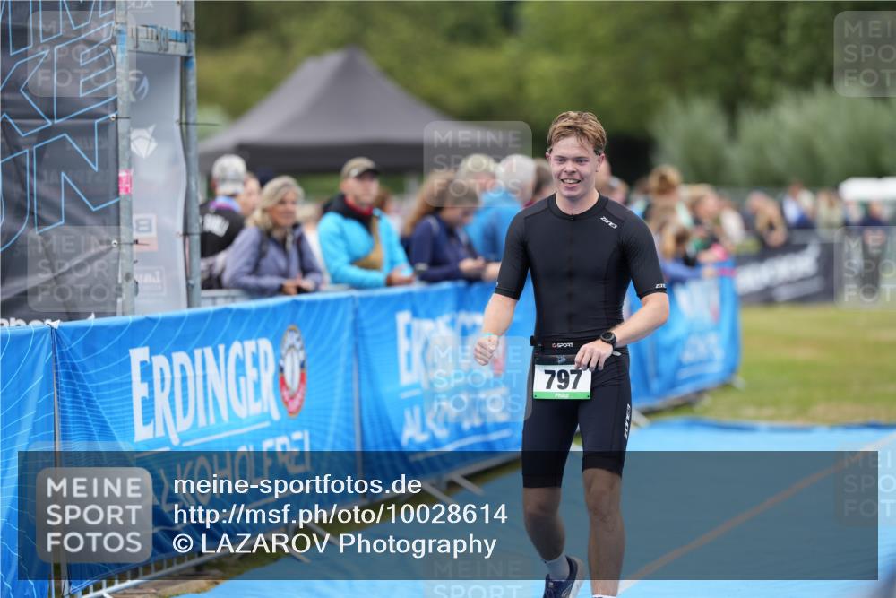 30.08.2026 - Elbe Triathlon Hamburg LAZAROV Photography http://msf.ph/oto/10028614 30.08.2026 11:49:01 Ziel 797 meine-sportfotos.de