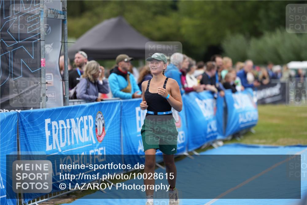 30.08.2026 - Elbe Triathlon Hamburg LAZAROV Photography http://msf.ph/oto/10028615 30.08.2026 11:49:18 Ziel 818 meine-sportfotos.de