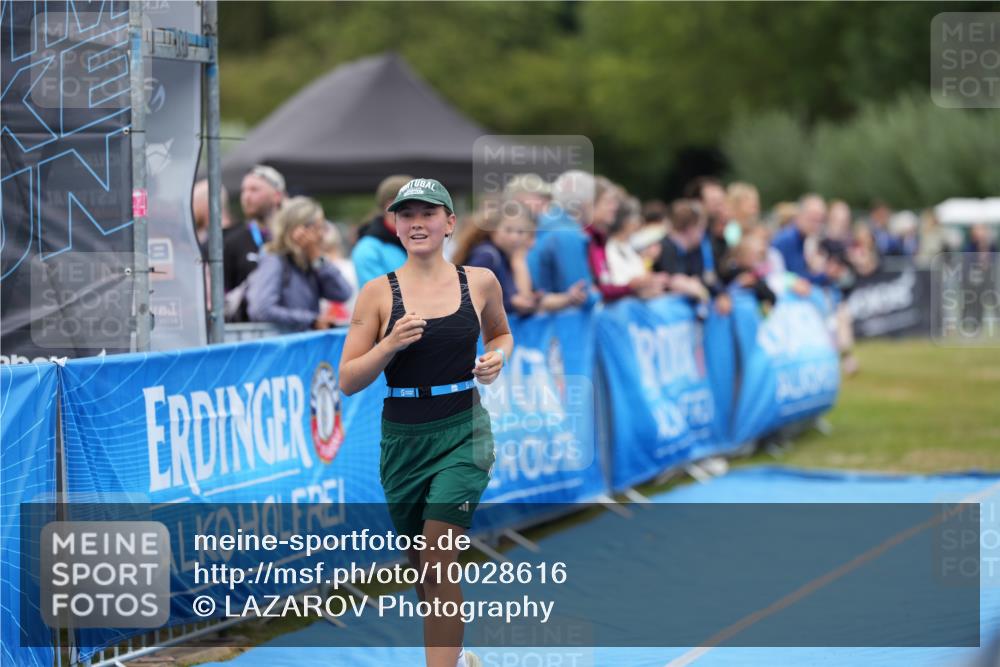 30.08.2026 - Elbe Triathlon Hamburg LAZAROV Photography http://msf.ph/oto/10028616 30.08.2026 11:49:18 Ziel 818 meine-sportfotos.de