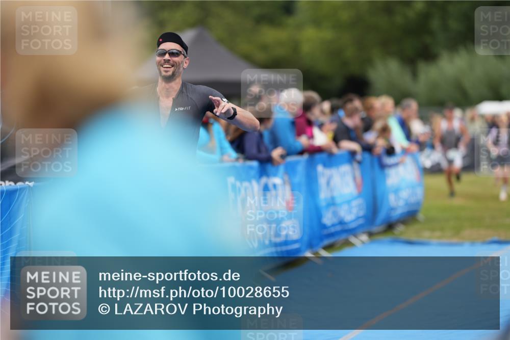 30.08.2026 - Elbe Triathlon Hamburg LAZAROV Photography http://msf.ph/oto/10028655 30.08.2026 11:51:02 Ziel 833, 1274, 1293 meine-sportfotos.de