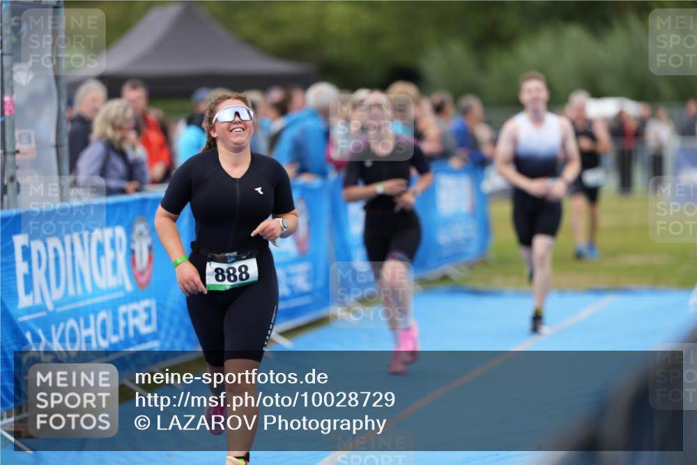 30.08.2026 - Elbe Triathlon Hamburg LAZAROV Photography http://msf.ph/oto/10028729 30.08.2026 11:54:28 Ziel 888, 1350, 1378, 1387 meine-sportfotos.de