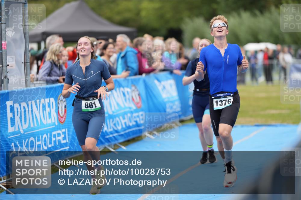 30.08.2026 - Elbe Triathlon Hamburg LAZAROV Photography http://msf.ph/oto/10028753 30.08.2026 11:55:59 Ziel 836, 849, 861, 1376, 1507 meine-sportfotos.de