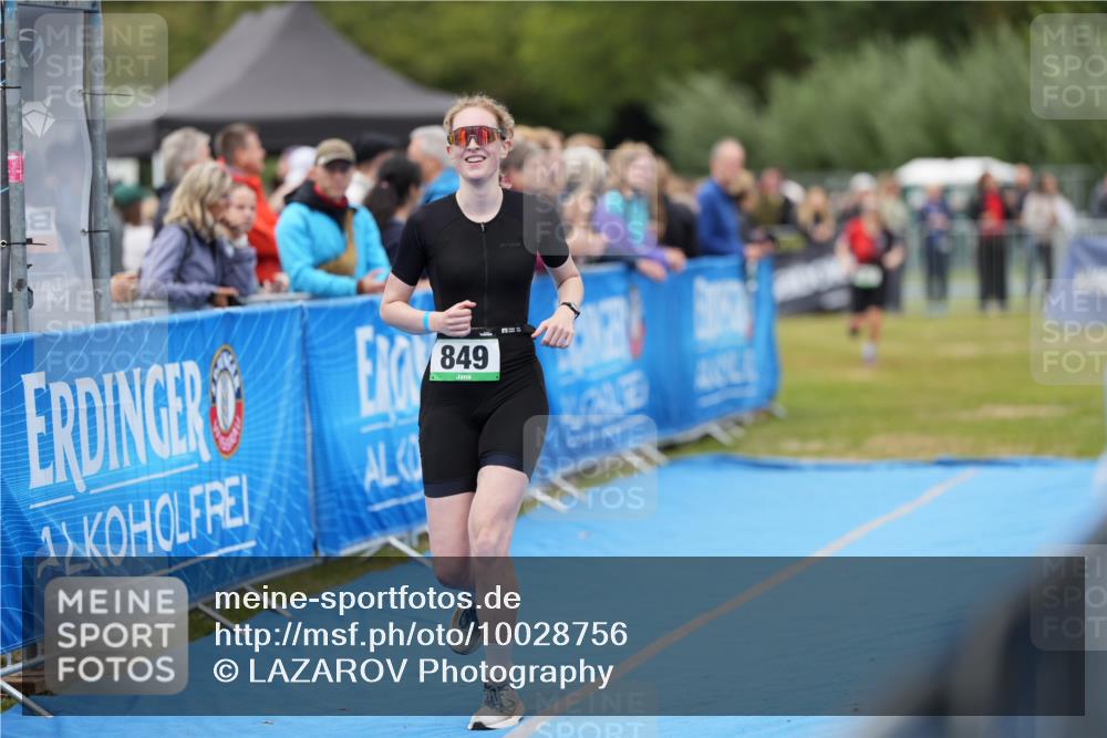 30.08.2026 - Elbe Triathlon Hamburg LAZAROV Photography http://msf.ph/oto/10028756 30.08.2026 11:56:06 Ziel 849, 957 meine-sportfotos.de