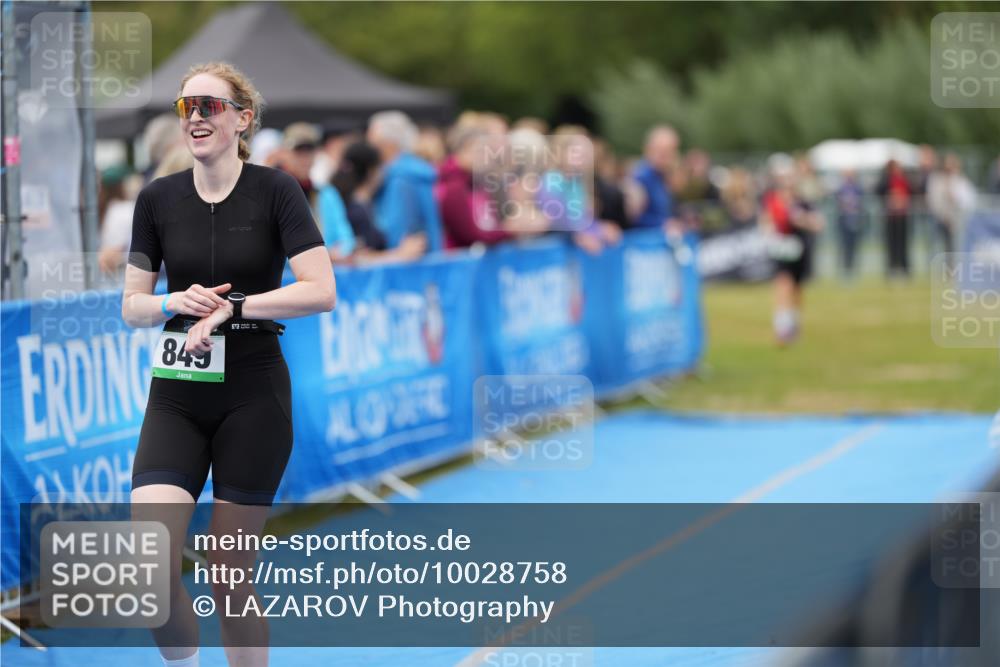 30.08.2026 - Elbe Triathlon Hamburg LAZAROV Photography http://msf.ph/oto/10028758 30.08.2026 11:56:07 Ziel 849, 957 meine-sportfotos.de