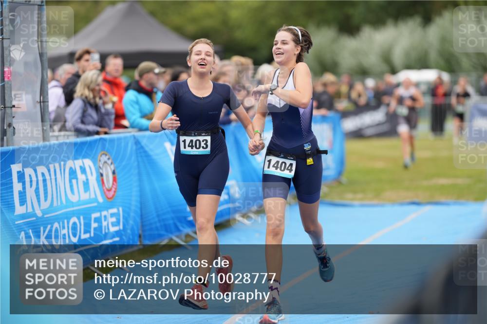 30.08.2026 - Elbe Triathlon Hamburg LAZAROV Photography http://msf.ph/oto/10028777 30.08.2026 11:57:37 Ziel 860, 1403, 1404 meine-sportfotos.de